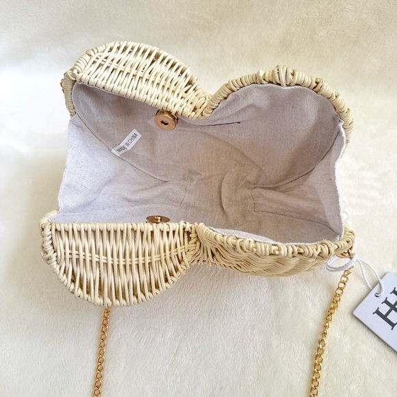 Haute Hippie Cream Woven Wicker Shell-Shaped Purse w/ Faux Pearl Handle - Picture 6 of 7
